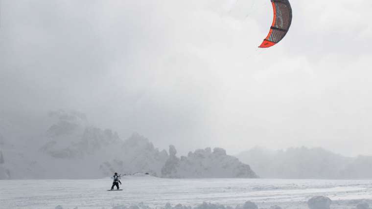 SNOWKITING