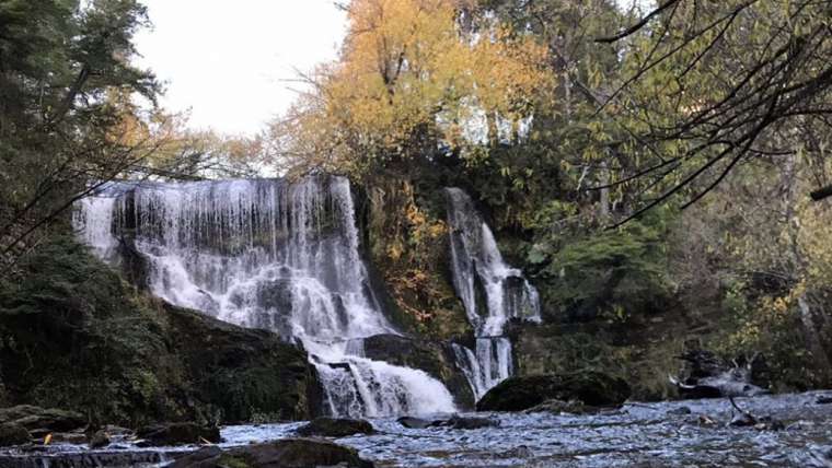 Cascada Escondida