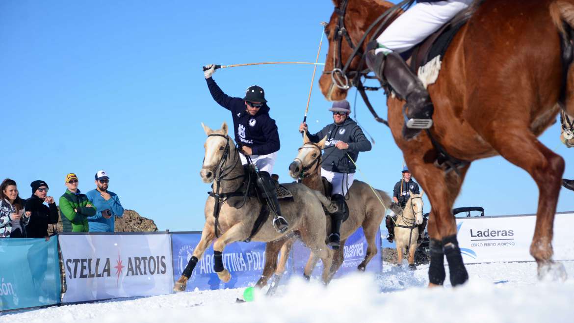 Polo en el cerro Perito Moreno